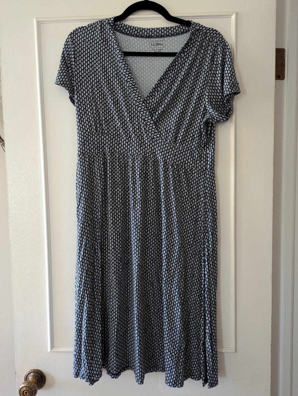 Navy and White LL Bean women's Medium Petite tshirt dress